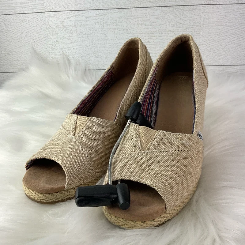 Comfortable Flip Flops Sandals Heels Wedge By Toms In Tan, Size: 7