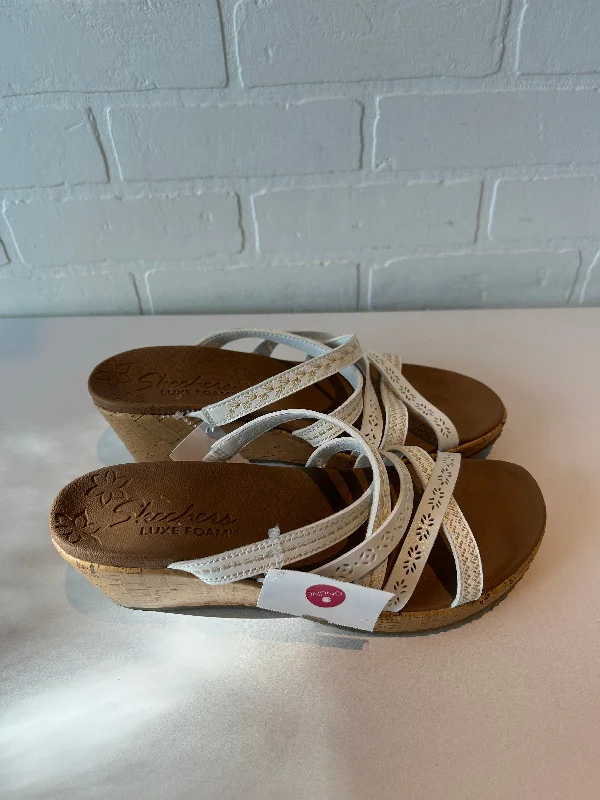Casual Running Sneakers Sandals Heels Wedge By Skechers In White, Size: 10