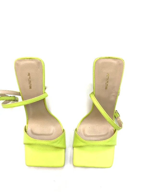 Stylish Casual Footwear Sandals Heels Stiletto By Pretty Little Thing In Green, Size: 7 Stylish Casual Footwear Sandals Heels Stiletto By Pretty Little Thing In Green, Size: 7