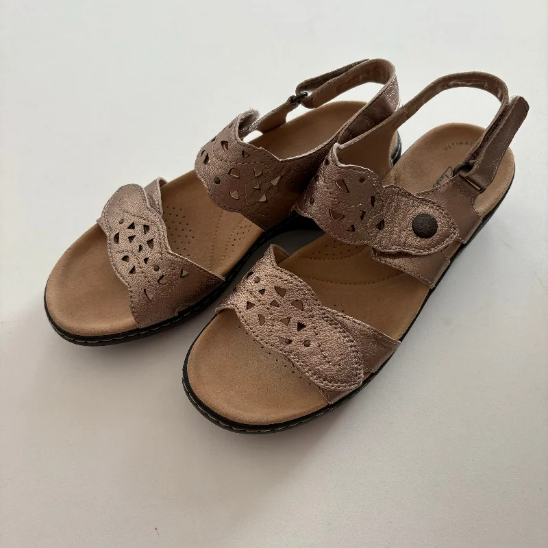 Comfortable Flip Flops Sandals Heels Wedge By Clarks In Gold, Size: 7