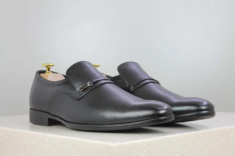 Trendy Sports Footwear Brooch Leather Slippon-Black