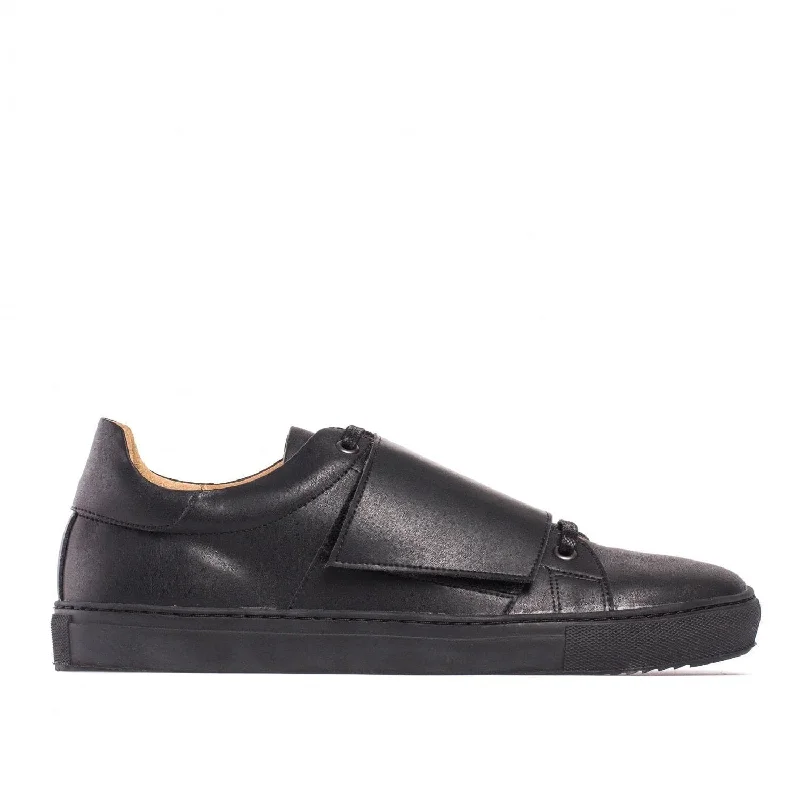 Trendy Formal Shoes 'Zero' men's vegan sneaker by NAE - black